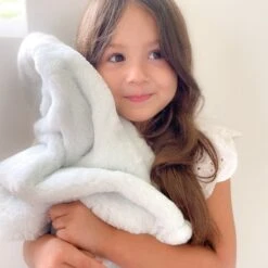 Charmante Luxe Faux Fur Baby Blanket -White(Luxe Faux Fur Baby Blanket White) -Mon Ami Toys Store IMG 0746
